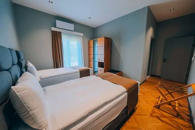 3+1 Villa Göl Manzaralı Şömineli Oda