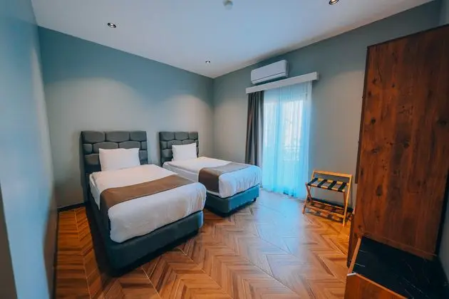 3+1 Villa Göl Manzaralı Şömineli Oda