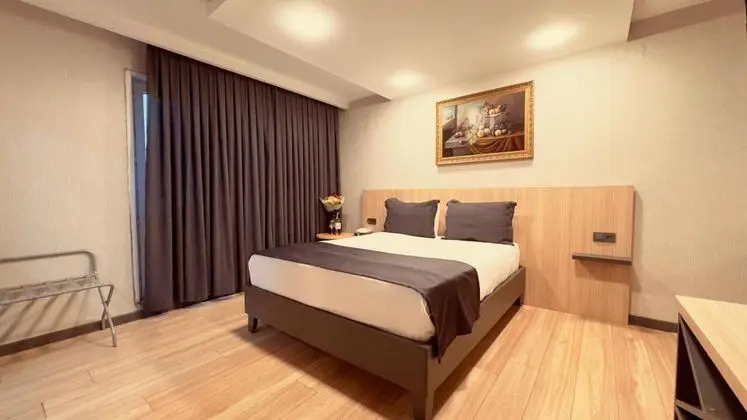 Çift Kişilik, Şehir Manzaralı
