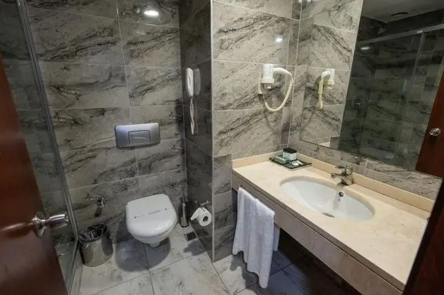 Çift Kişilik, Şehir Manzaralı