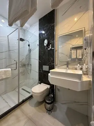 Standard Tek Büyük Yataklı Oda