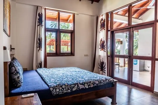 Deluxe Tek Büyük Yataklı Oda (Side Sea View)