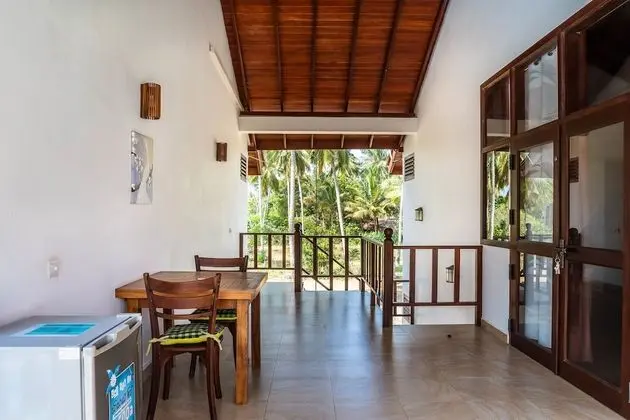 Deluxe Tek Büyük Yataklı Oda (Side Sea View)
