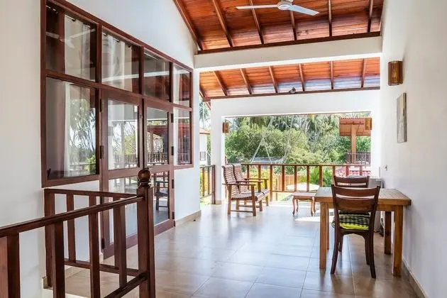 Deluxe Tek Büyük Yataklı Oda (Side Sea View)