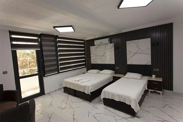 Triple Oda - Balkonlu, Havuz veya Bahçe Manzaralı