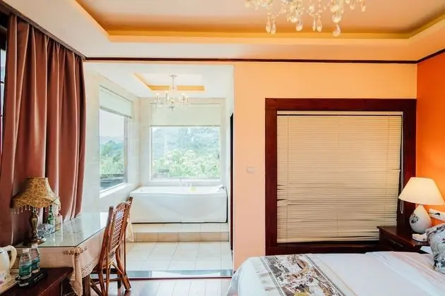 Deluxe Tek Büyük Yataklı Oda, 1 Büyük (Queen) Boy Yatak, Küvet, Tepe Manzaralı