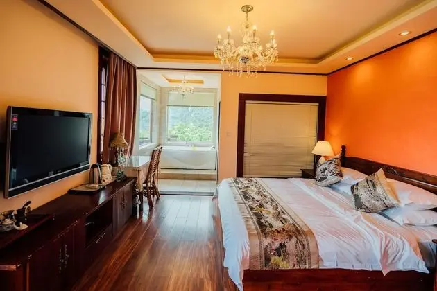 Deluxe Tek Büyük Yataklı Oda, 1 Büyük (Queen) Boy Yatak, Küvet, Tepe Manzaralı