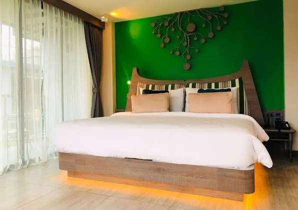 Grand Deluxe Room, 1 King Bed, Mountain View, Corner