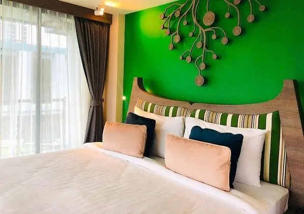 Grand Deluxe Room, 1 King Bed, Mountain View, Corner