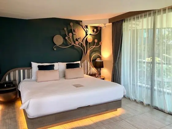 Grand Deluxe Room, 1 King Bed, Mountain View, Corner