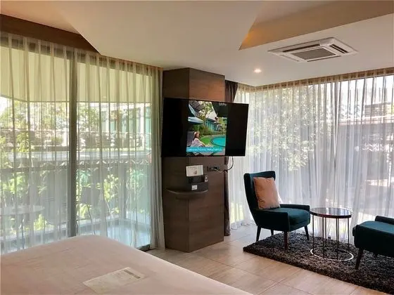Grand Deluxe Room, 1 King Bed, Mountain View, Corner