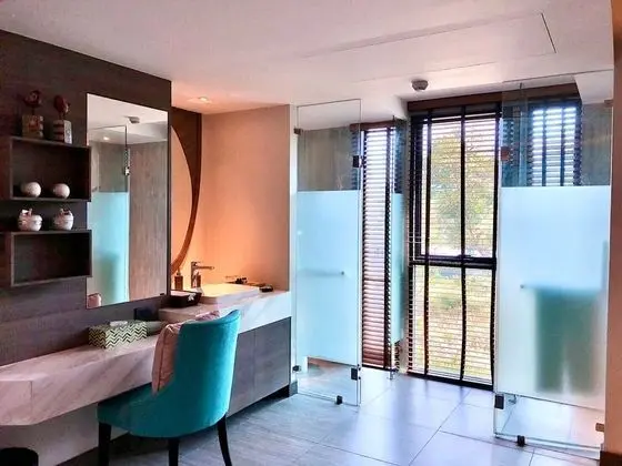 Grand Deluxe Room, 1 King Bed, Mountain View, Corner