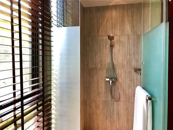 Grand Deluxe Room, 1 King Bed, Mountain View, Corner