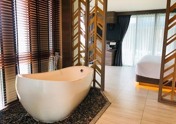 Grand Deluxe Room, 1 King Bed, Mountain View, Corner