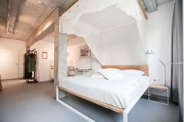 Design Çatı Katı (Loft), 1 En Büyük (King) Boy Yatak, Küçük Mutfak