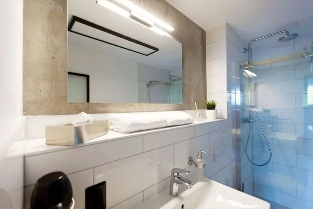 Design Çatı Katı (Loft), 1 En Büyük (King) Boy Yatak, Küçük Mutfak