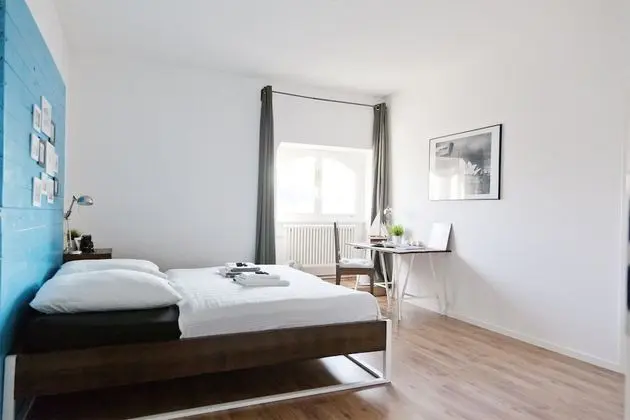 Basic Tek Büyük Yataklı Oda, 2 Yatak Odası, Bağlantılı Odalar (Shared Bathroom)