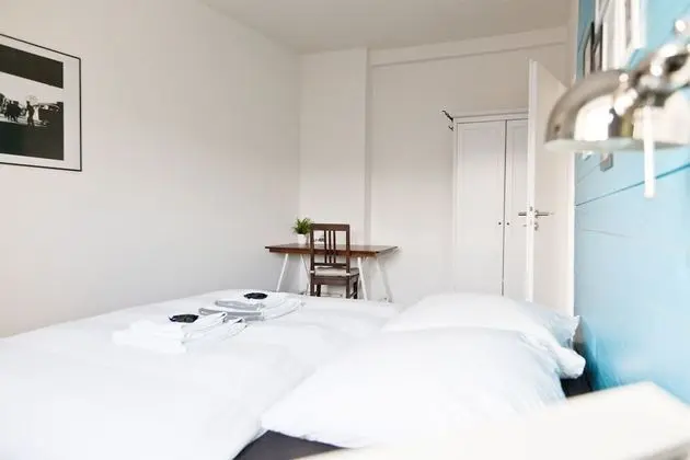 Basic Tek Büyük Yataklı Oda, 2 Yatak Odası, Bağlantılı Odalar (Shared Bathroom)