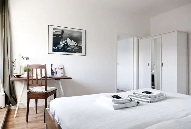 Basic Tek Büyük Yataklı Oda, 2 Yatak Odası, Bağlantılı Odalar (Shared Bathroom)