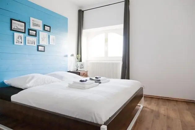 Basic Tek Büyük Yataklı Oda, 2 Yatak Odası, Bağlantılı Odalar (Shared Bathroom)
