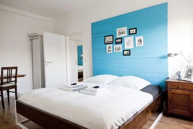 Basic Tek Büyük Yataklı Oda, 2 Yatak Odası, Bağlantılı Odalar (Shared Bathroom)