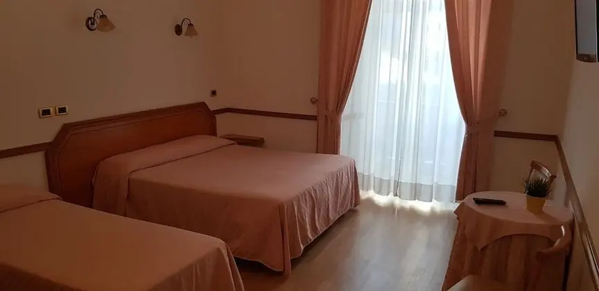 Classic Üç Kişilik Oda