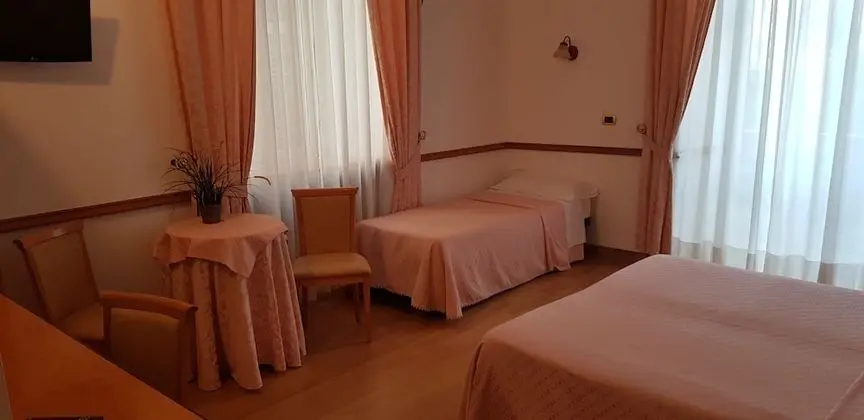 Classic Üç Kişilik Oda