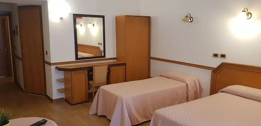 Classic Üç Kişilik Oda