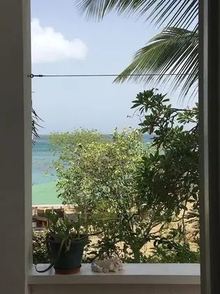 Üç Kişilik Oda, Deniz Manzaralı