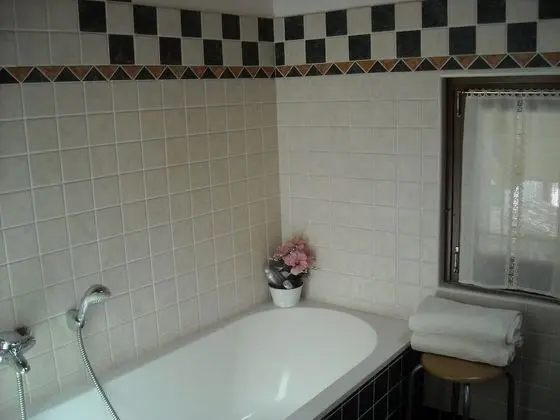 Tek Büyük Yataklı Oda, Ortak Banyo