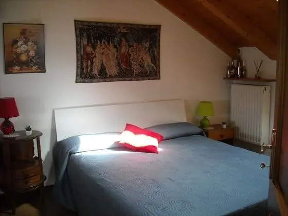 Tek Büyük Yataklı Oda, Ortak Banyo, Bahçe Manzaralı