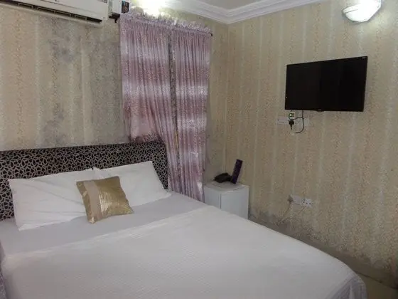 Standard Oda, 1 Büyük (Queen) Boy Yatak