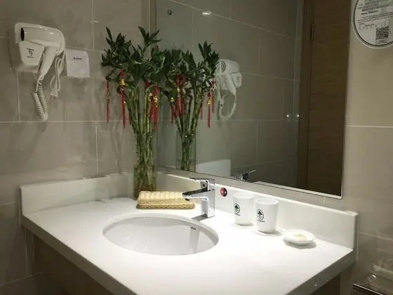 Üç Kişilik Oda