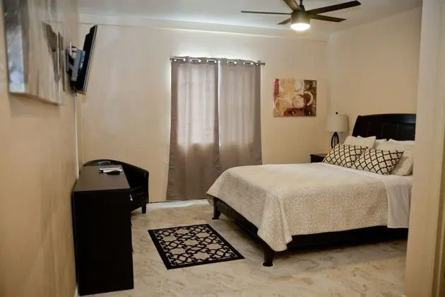 Basic Oda, 1 Büyük (Queen) Boy Yatak