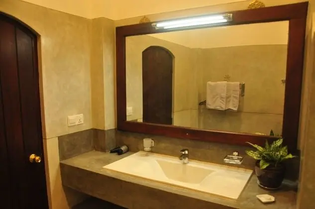 Deluxe Tek Büyük Yataklı Oda, 1 En Büyük (King) Boy Yatak, Özel Banyo, Bahçe Manzaralı