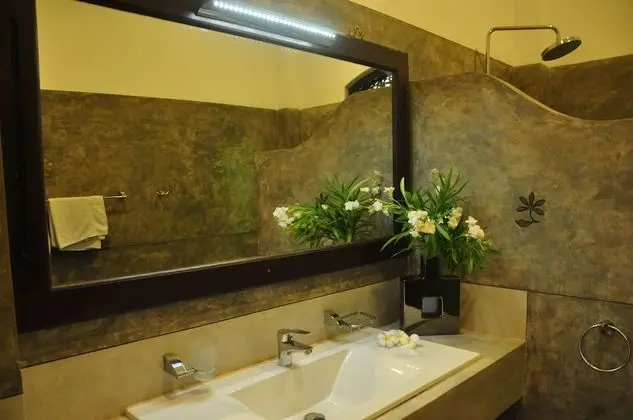Deluxe Tek Büyük Yataklı Oda, 1 En Büyük (King) Boy Yatak, Özel Banyo, Bahçe Manzaralı