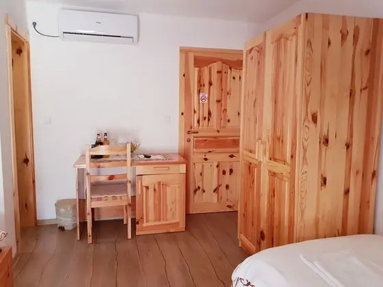 Traditional Triple Room, 1 Bedroom, Garden View 2