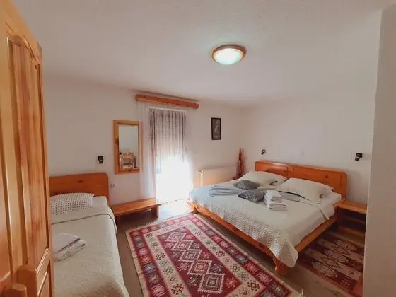 Traditional Triple Room, 1 Bedroom, Garden View 2