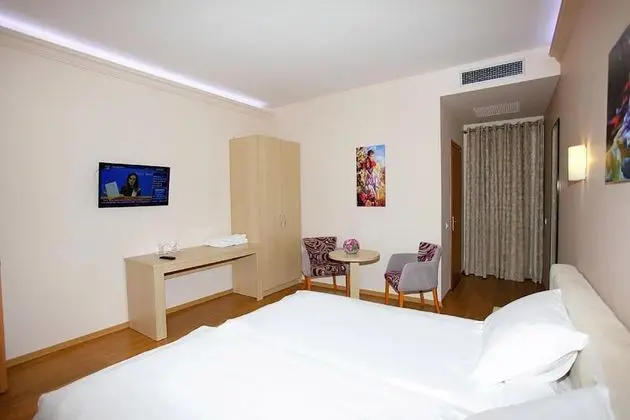 Tek Büyük Yataklı Oda