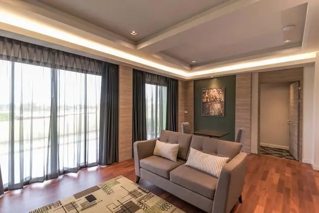 Lagoon Villa