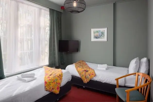 Family Oda, Bahçe Manzaralı