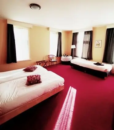 Family Oda, Bahçe Manzaralı