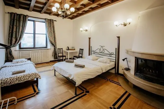 Üç Kişilik Oda, Ortak Banyo (1, no lift)