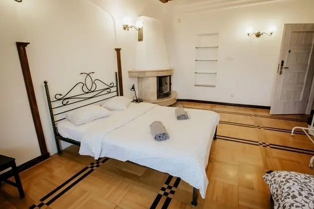 Üç Kişilik Oda, Ortak Banyo (1, no lift)