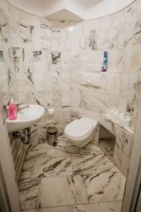Üç Kişilik Oda, Ortak Banyo (1, no lift)