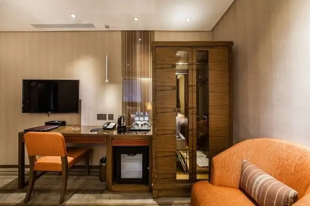 Deluxe Üç Kişilik Oda (with Window)