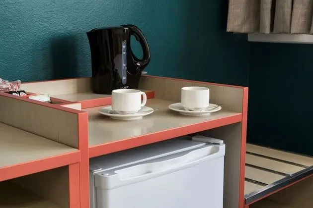 Tek Büyük Yataklı Oda, Ortak Banyo (Queen Bed)