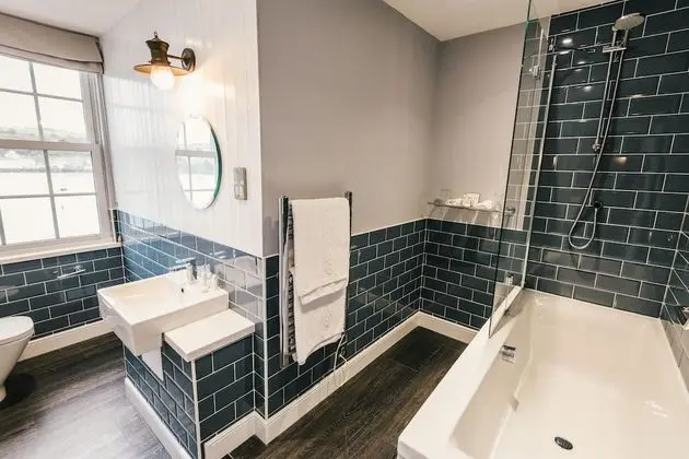 Deluxe Tek Büyük veya İki Ayrı Yataklı Oda, Liman Manzaralı