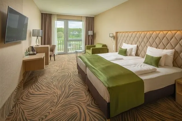 Superior Tek Büyük Yataklı Oda, Balkon, Golf Manzaralı