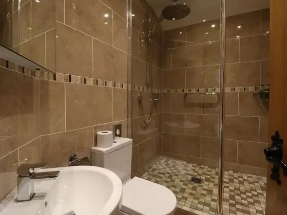 Büyük Yataklı Tek Kişilik Oda